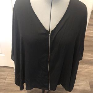 Torrid 4  4/5X Black Zip Top NWT